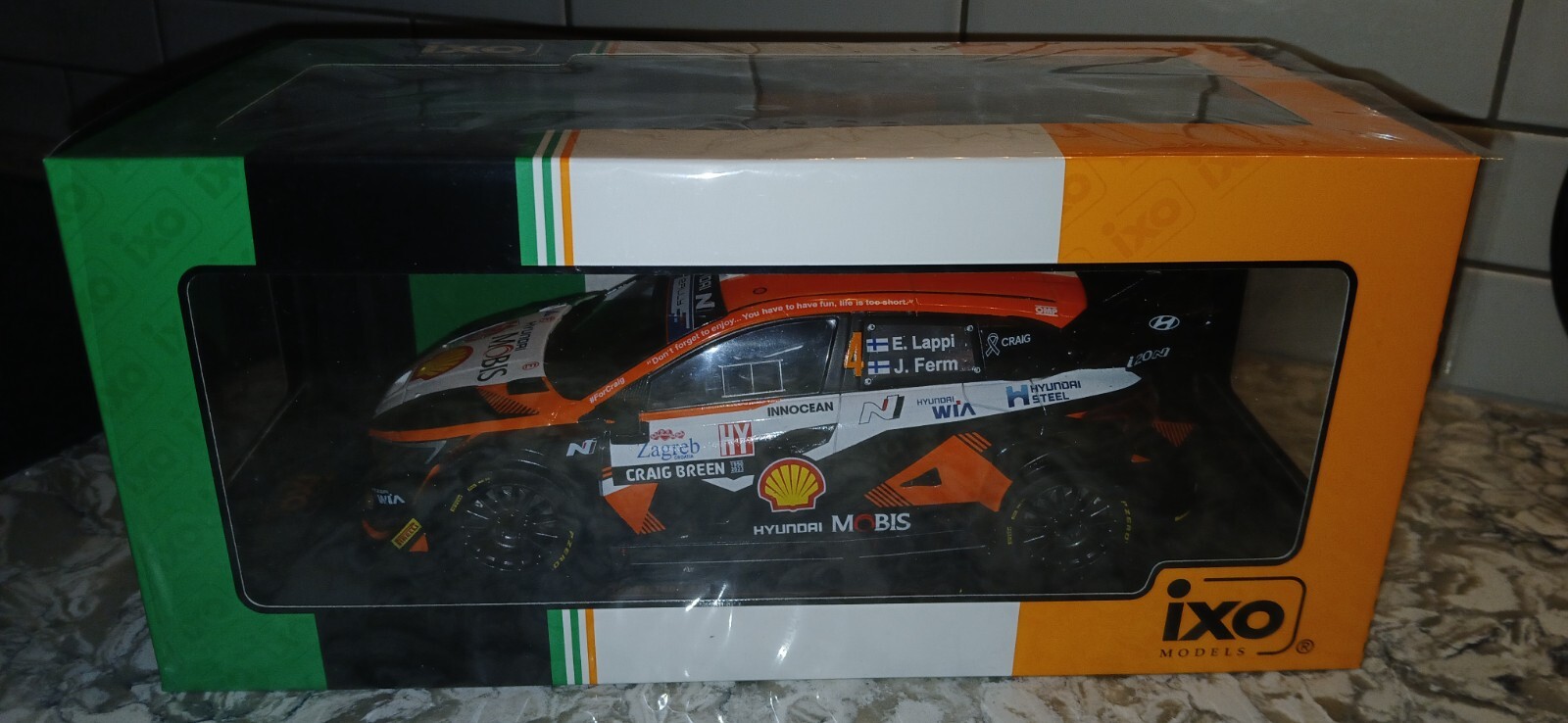 Picture 2 of 9