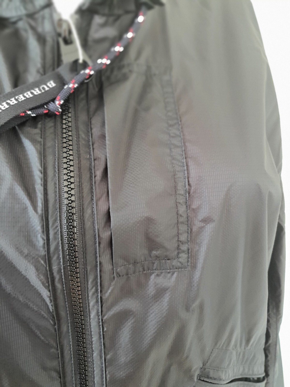 BNWT - BURBERRY Unisex black waterproof ultra lightweight jacket image 10
