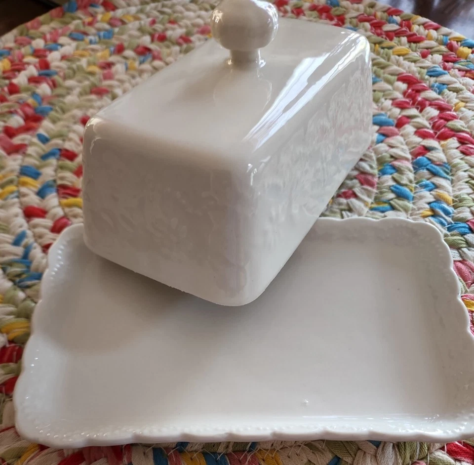 Mulher pioneira ~ "Toni" ~ Grés ~ Em relevo ~ Linho ~ Prato de manteiga coberto - Imagem 3 de 4