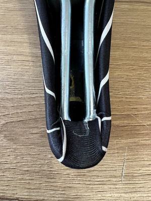 Selle de vélo en cuir souple noir - MONTEGRAPPA - 160 x 270 mm - A