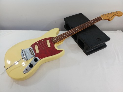 Fender Japan Mustang E-Gitarre Crafted in Japan