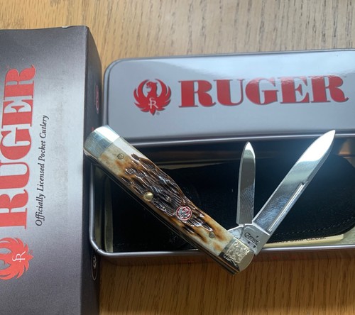 CASE RUGER SCROLLED BURNT HONEY GUNSTOCK KNIFE NEVER USED IN BOX #6215 SS D9