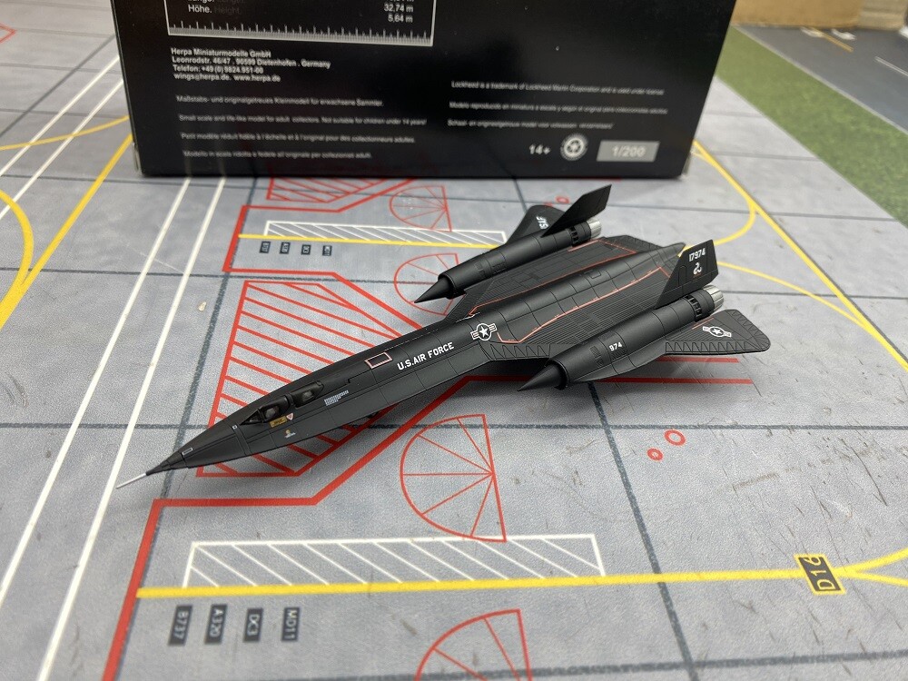 Herpa Wings 1:200 USAF SR 71 Blackbird Reconnaissance