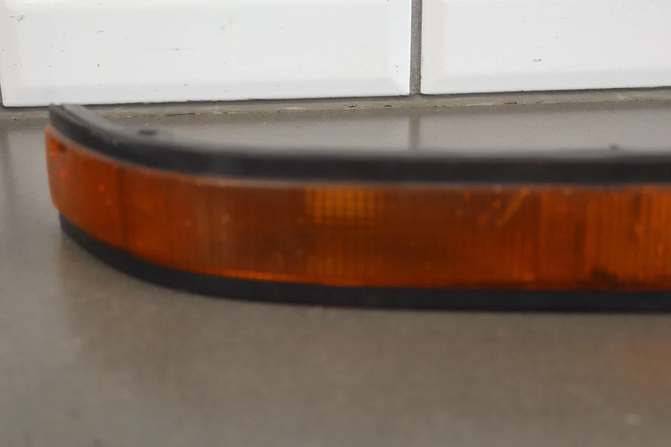 Luz indicadora 1986-1988 Toyota Supra MA70 (7MGE não turbo) montada na válvula direita - Imagem 3 de 4