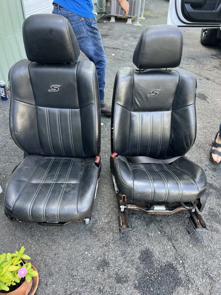 2015 - 2023 Chrysler 300 S Front And Rear Seats with Center Console Armrest  - Image 4 of 4