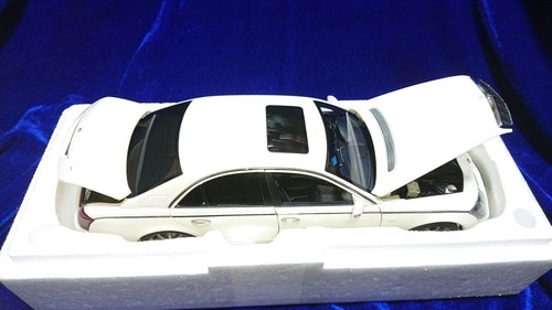 1/18 Daimler Chrysler Maybach 57S W240 V12 2005 Geneva Show Diecast F/S From Jap - Picture 4 of 8