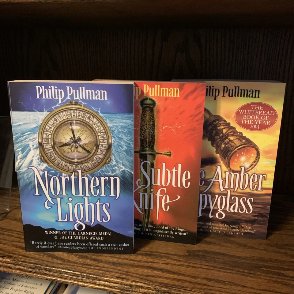 Philip Pullman 'His Dark Materials' Trilogy Paperback Box Set Slip Case - Image 4 of 4