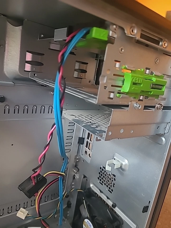 Fujitsu Esprimo P557/E85 Nur GEHÄUSE OHNE INNENLEBEN - Bild 4 von 4