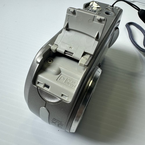 Sony Cyber-shot DSC-P92 5MP compact digital camera - Picture 6 of 11