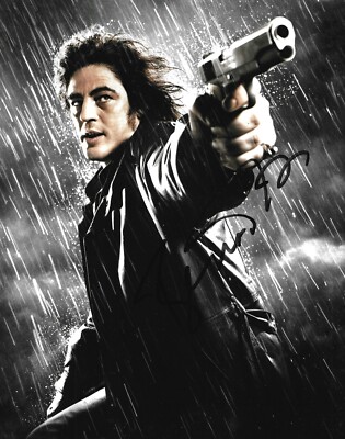 Benicio Del Toro signiertes Sin City 10x8 Foto