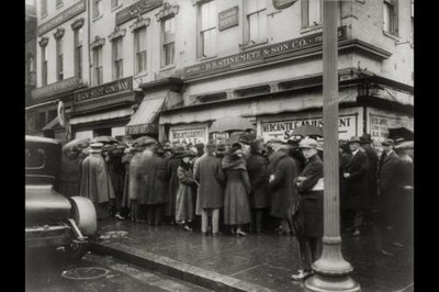 Crowd at B.H. Stinemetz & Son Co.,Washington,D.C.,during a sale,c1921,sidewalk