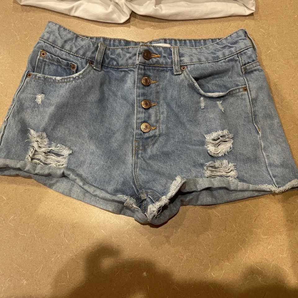 2 pares de pantalones cortos de jean Forever 21 Cutoff para mujer talla 27 American Eagle blancos talla 6 Foto 2 de 4