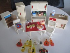 VINTAGE DOLLS HOUSE KITCHEN FURNITURE AND ORNAMENTS