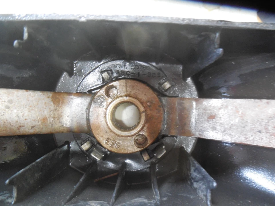 Used Original 1984 Ford F150 Steering Wheel 2 Spoke Black - Imagem 3 de 3