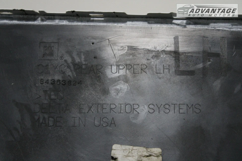 Cubierta de parachoques trasero izquierdo Chevy Traverse 2018-2021 tapa de extremo blanco olímpico OEM Foto 4 de 4