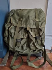 VINTAGE US MILITARY BACKPACK FIELD COMBAT PACK / FRAMED LARGE