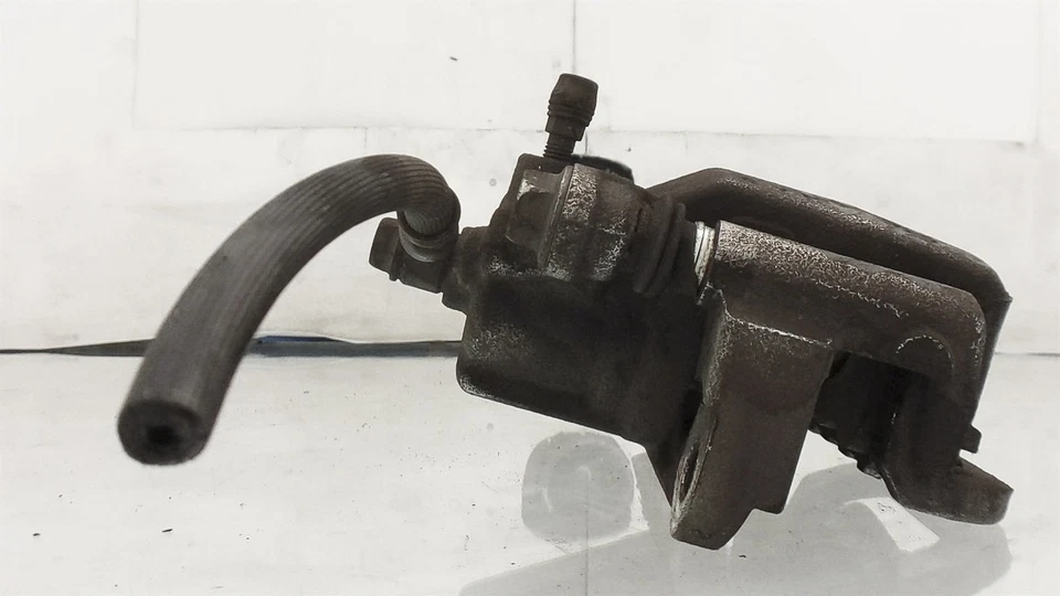 Pinza de freno trasera izquierda Nissan Rogue 2016-2019 tracción delantera OEM 44011-3NK0A Foto 4 de 4