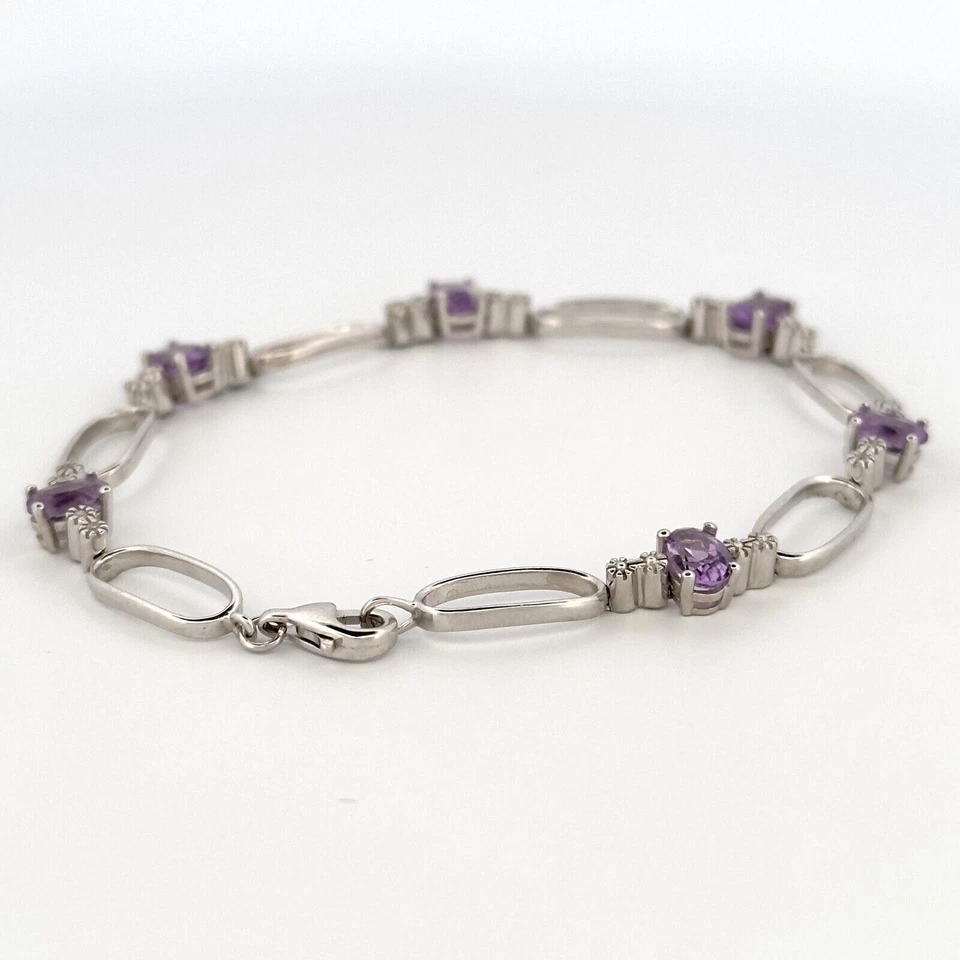 Brazalete de tenis con racimo de diamantes y amatista de oro blanco de 9 quilates con sello de 7" Foto 4 de 4