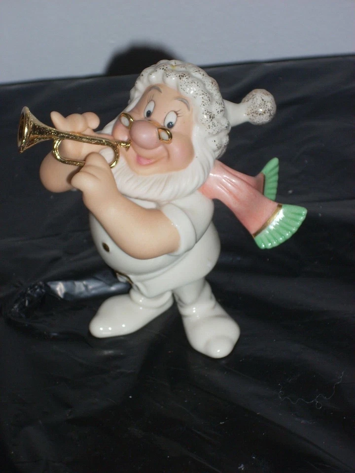 LENOX & DISNEY Showcase Collection DOC'S Holiday Greeting Figurine Snow White No - Image 1 of 1