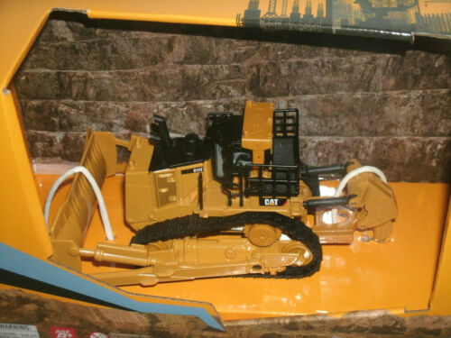 1/64 Scale CAT D11T Tracked Bulldozer Diecast Model (6.5") Diecast Masters 84648 - Picture 2 of 4
