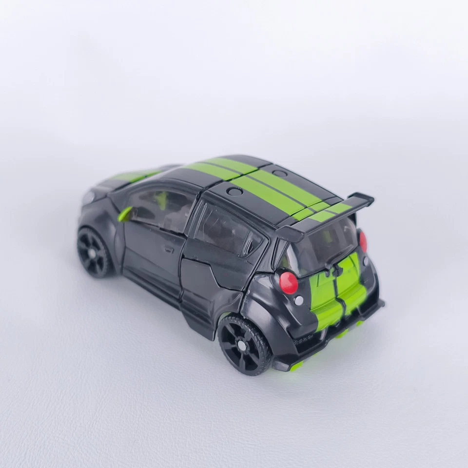 Transformers Autobot Skids Complete DOTM Deluxe Class Dark of the Moon - Image 4 of 4