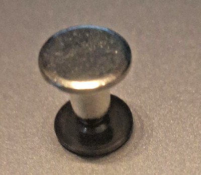 2 Einzel-Poller H:8,3mm mit Bef.schraube ohne:7,5mm vern.Metall   detailliert