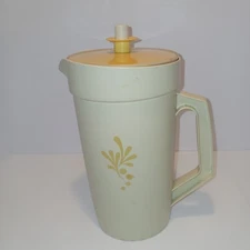 Vintage Tubberware  2 qt.  Pitcher With Sealing Lid  Almond /Harvest Gold 800-6