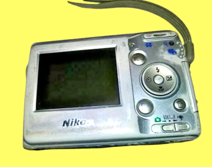 NIKON COOLPIX L10 5.0MP MEGA PIXELS 3x ZOOM DIGITAL CAMERA VIDEO PHOTO + SD CARD - Image 2 of 2