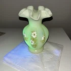 Vtg Fenton Custard Melon Glass Scalloped Vase Signed Hand Painted Floral Daisy