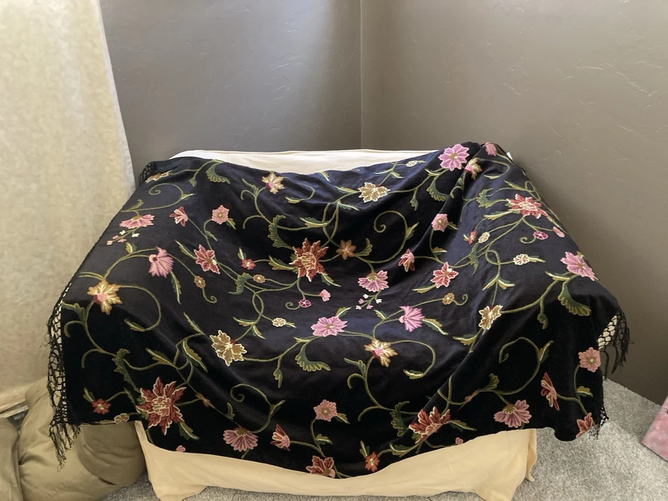 ¡Flores bordadas de lana!  Sensación de terciopelo con flecos 50x60 nuevo, stock antiguo de colección Foto 2 de 4