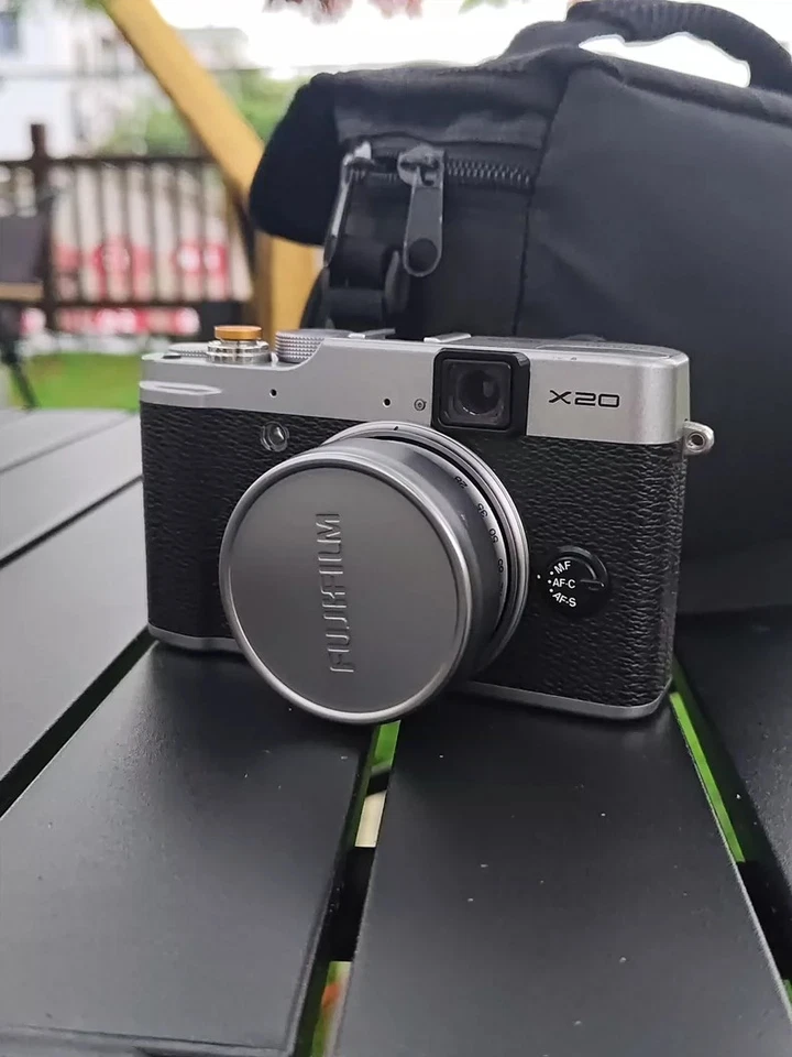 FUJIFILM Fuji X Series X20 12.0MP Digital F2.0-2.8 lens Camera 4x optical zoom - Image 3 of 4