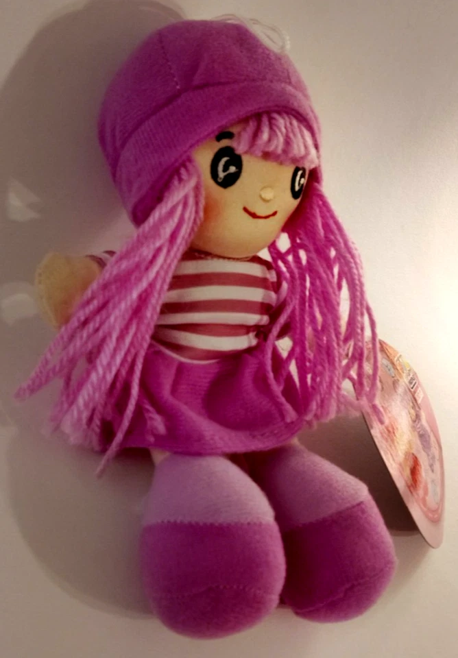 Schlenkerpuppe aus Stoff - lila, ca. 20,0 cm - Happy People, 51215 - Puppe - neu - Bild 3 von 4