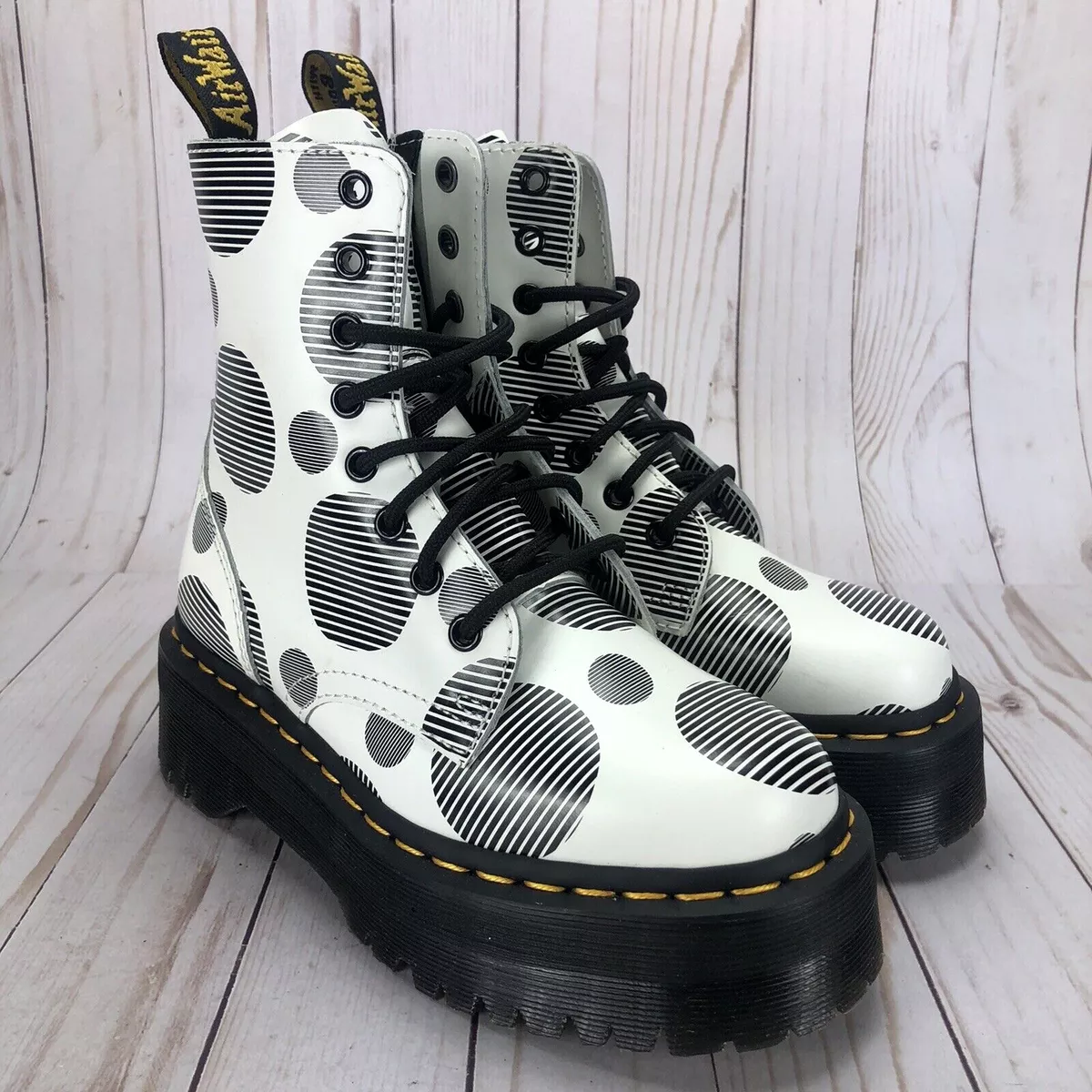 style dr martens white boot