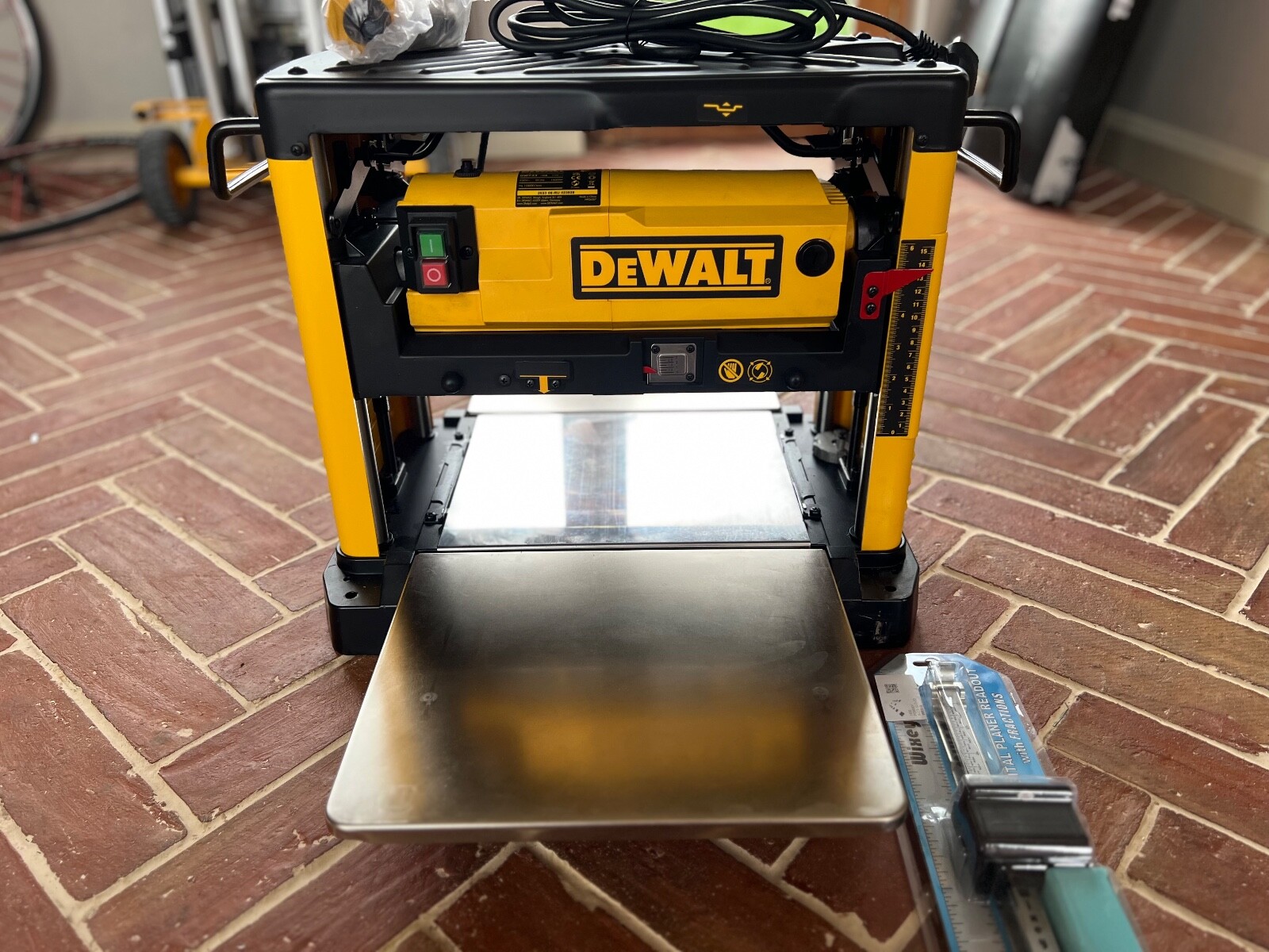 DEWALT Portable Thicknesser 1800W 317mm (DW733), Wixey Digital Planer