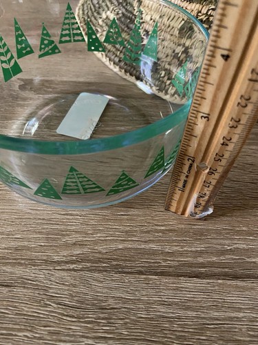 pyrex Christmas Trees Food Storage Container - Picture 6 of 7