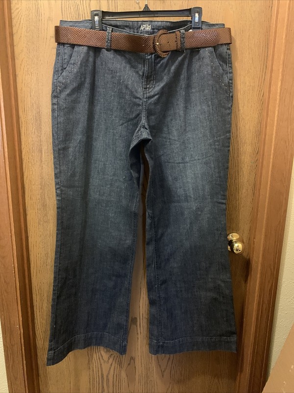 Ladies Size 18 Apt. 9 Blue Jeans With Belt & Flare Legs NW/o T