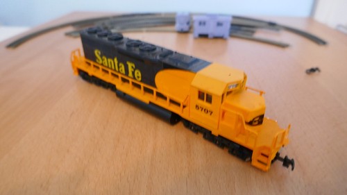 AHM (¿Realista?) Escala HO Santa Fe SD45 (SD40?) ATSF #5707 | Zustand: Used