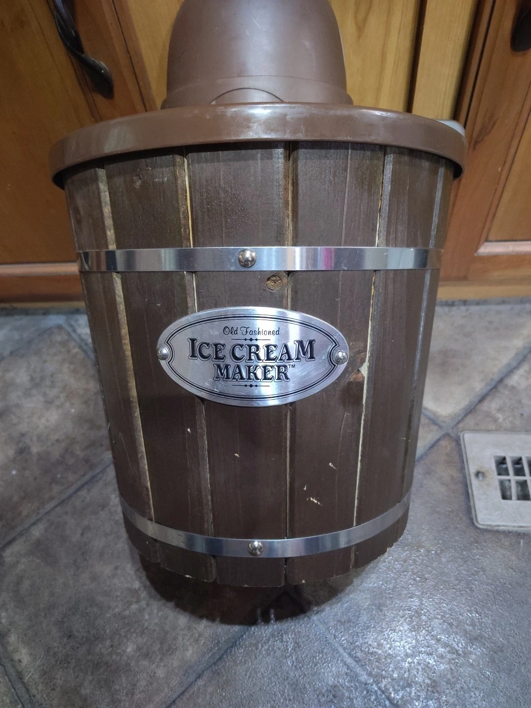 Nostalgia Electric 4-Quart Wood Bucket Ice Cream Frozen Maker NEW Without Box
