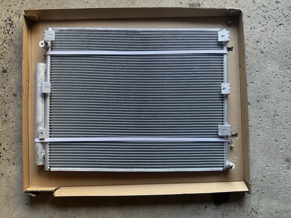 1998-2007 Land Cruiser Lexus LX470 J100 4.7L A/C Condenser New W/ Bolts Foto 2 de 4