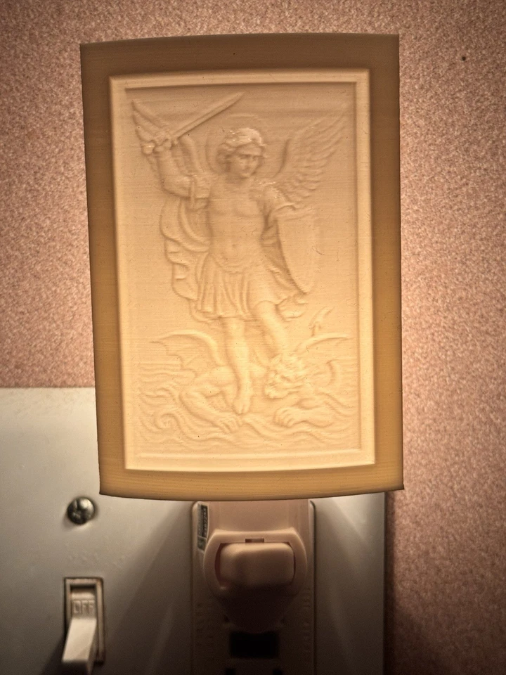 San Miguel Arcángel Litofanía Luz Nocturna Católica Impreso en 3D Regalo Foto 2 de 4