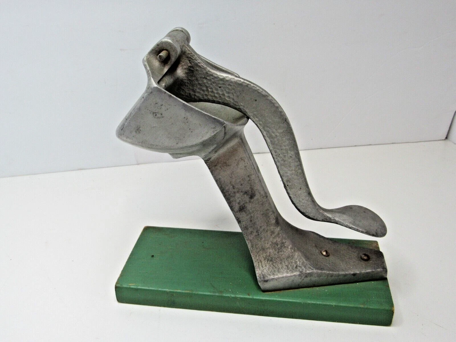 Vintage Juicer Cast Aluminum Hand Wall Mount Citrus Juice Press #US5