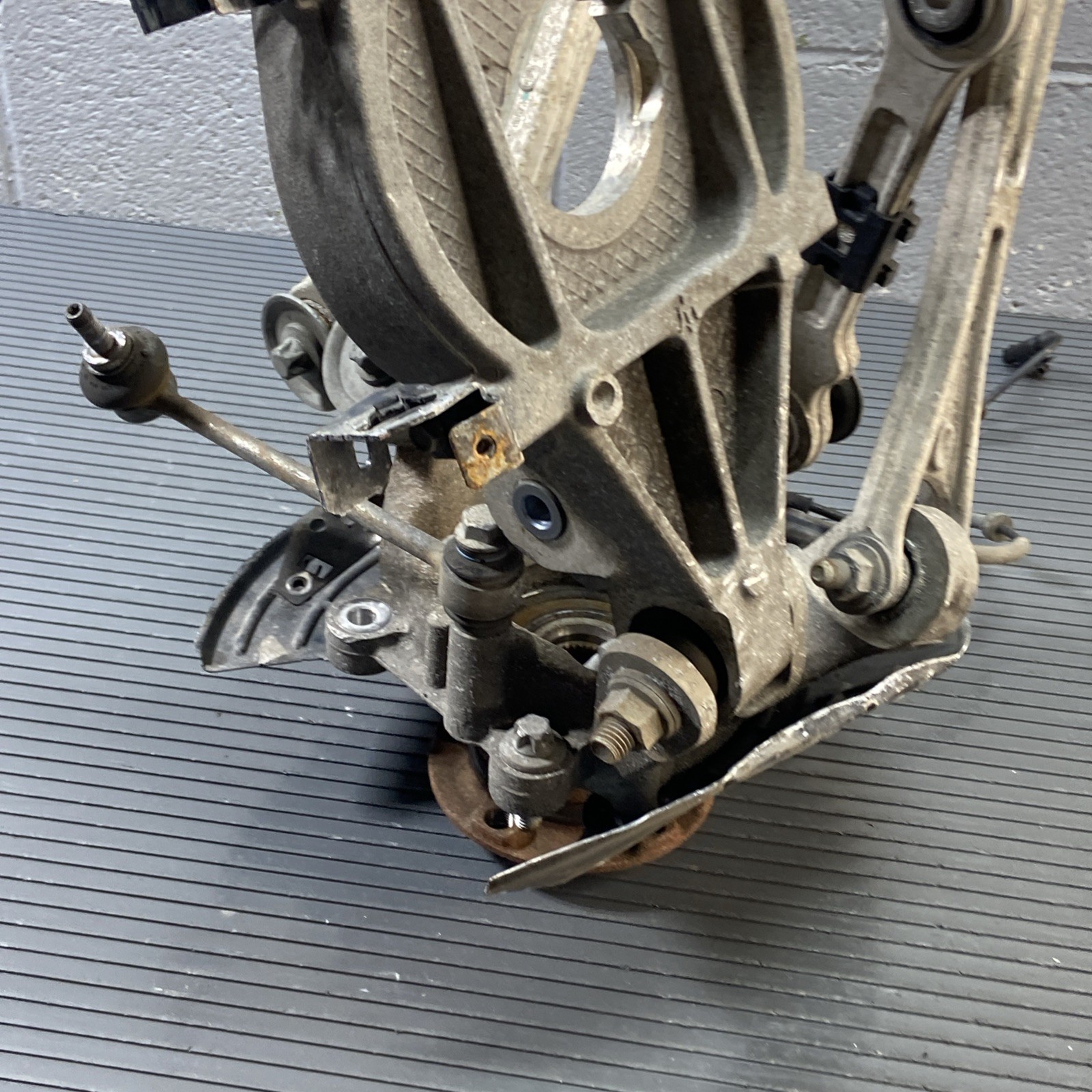 2017-2024 Maserati Levante M161 Rear Left Spindle Knuckle Hub 120K Miles OEM
