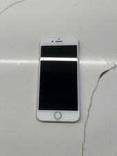 Apple iPhone 7 - Unlocked - 32GB silver
