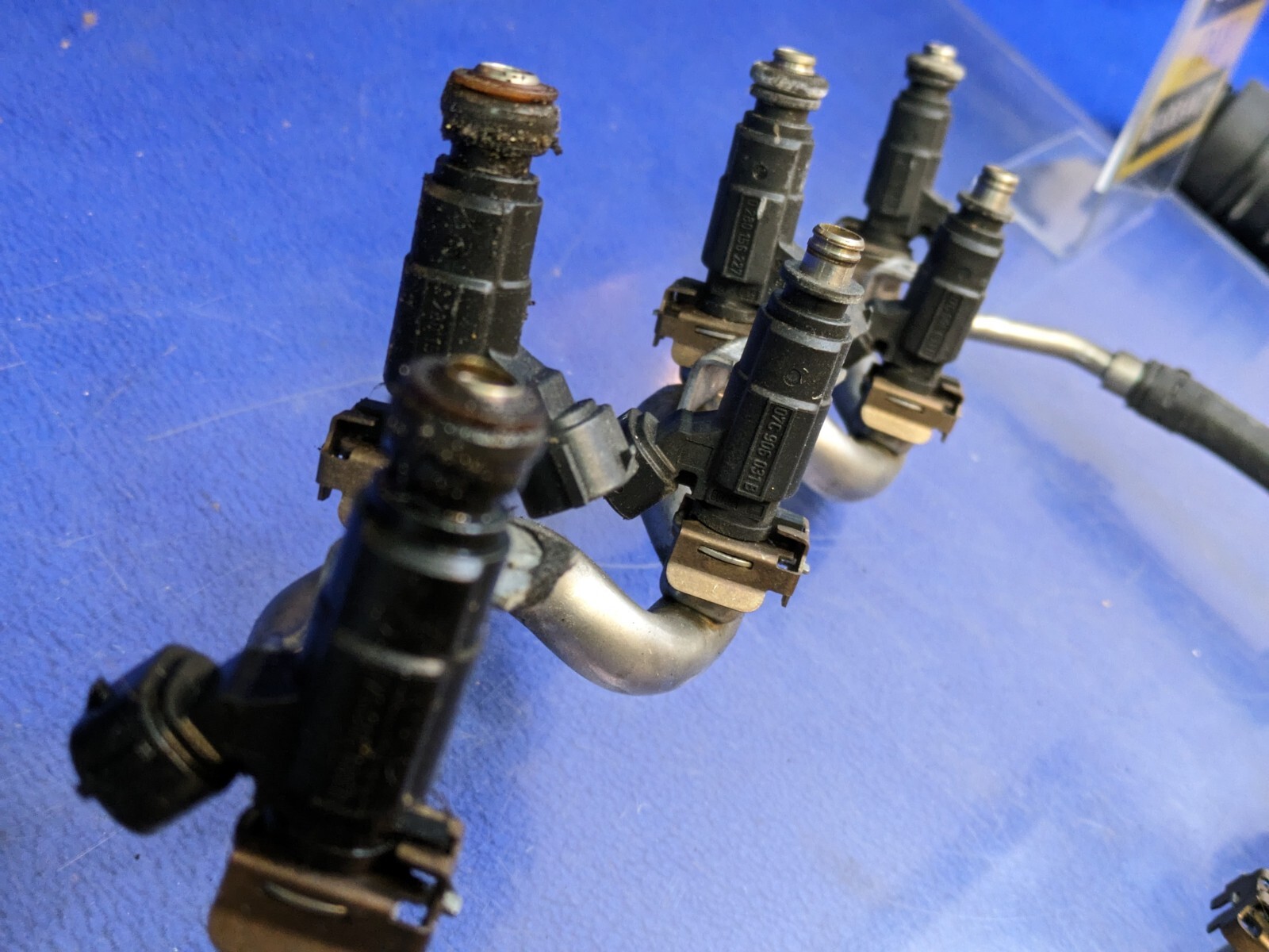 03-10 Bentley Continental GTC GT Flying Spur 6.0L W12 Fuel Injector Rail OEM