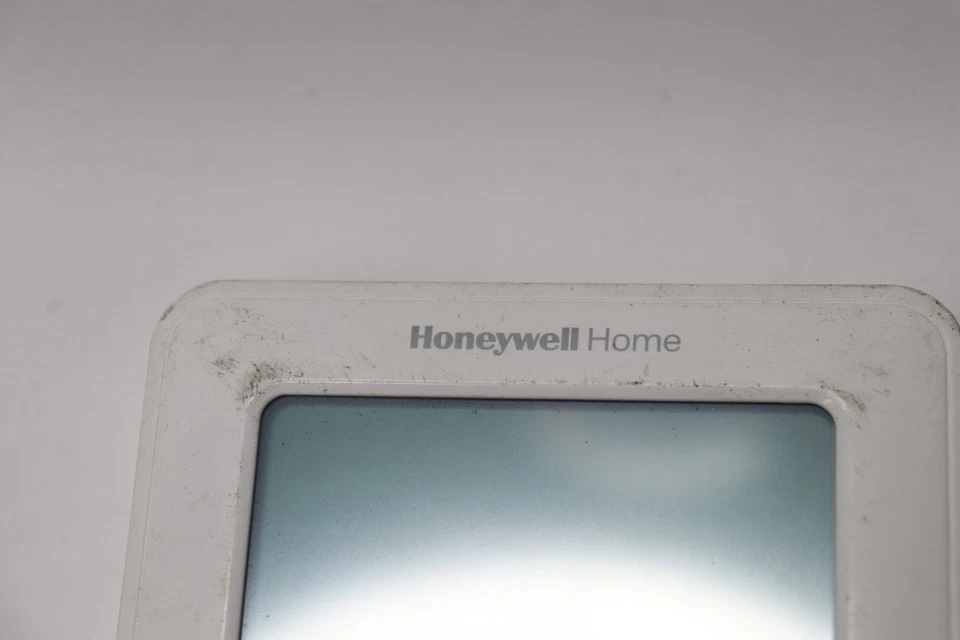 Honeywell Home 7 Day Programmable Touchscreen Thermostat White - Missing Back - Image 2 of 4