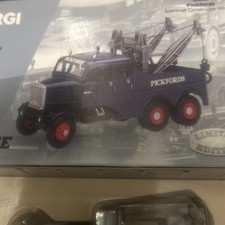 CORGI  CC17502 PICKFORDS  with cert 0004+ mirrors  