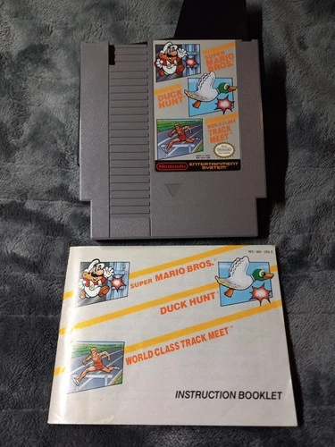 Super Mario Bros Duck Hunt World Class Track Meet NES Game w/Book & Sleeve Vtg