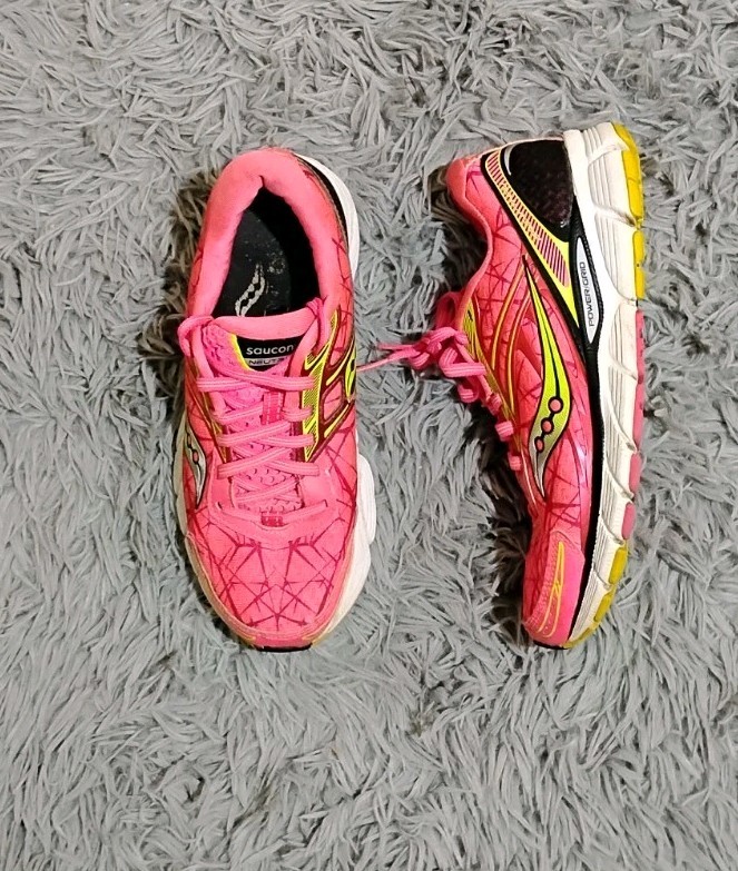 Saucony Breakthru Women’s 7.5 Pink Yellow Running Shoes Sneakers S10265-1
