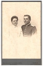Fotografie Richard Liebscher, Egeln, Breiteweg 91, Soldat in Uniform nebst Ehef 