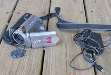 JVC Everio GZ-MG21U 20GB Hard Disk Drive Camcorder  Charger, WORKS